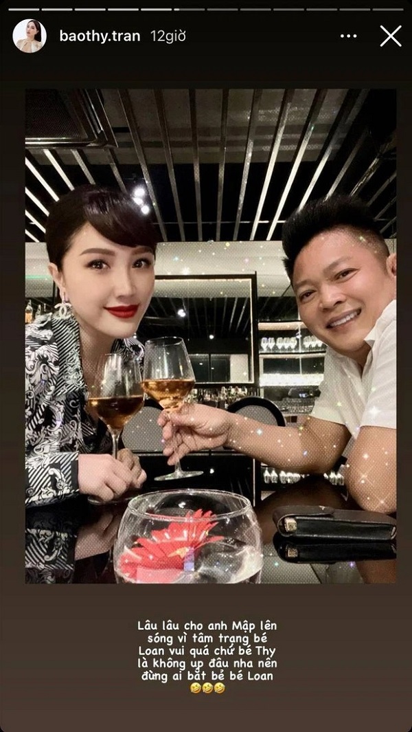 Đăng ảnh tình tứ bên chồng đại gia đi ngược lời hứa ngày nào, Bảo Thy có pha “bẻ lái” ngoằn ngoèo khiến dân tình phát lú: 'Lâu lâu cho anh Mập lên sóng vì tâm trạng bé Loan vui quá chứ bé Thy là không đăng đâu nha. Nên đừng ai bắt bẻ bé Loan'. Đăng ảnh tình tứ bên chồng đại gia đi ngược lời hứa ngày nào, Bảo Thy có pha “bẻ lái” ngoằn ngoèo khiến dân tình phát lú: 'Lâu lâu cho anh Mập lên sóng vì tâm trạng bé Loan vui quá chứ bé Thy là không đăng đâu nha. Nên đừng ai bắt bẻ bé Loan'.
