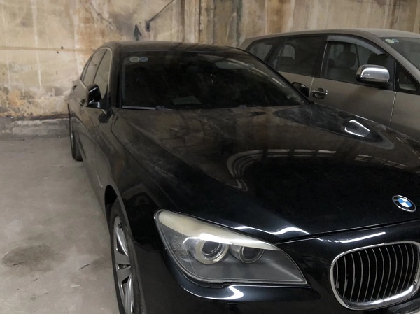 ODO 200.000km, BMW 740Li được rao giá rẻ như Mazda3 kèm quảng cáo: 'Xe đổ xăng là chạy'. Theo tiết lộ của người bán, chiếc xe chỉ phục vụ duy nhất một ông chủ trong hơn 10 năm.