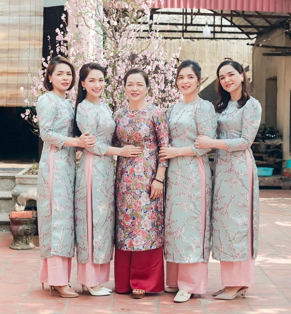Không muốn ồn ào nhưng Hoà Minzy vẫn phải lên tiếng khi ảnh gia đình bị đem ra bàn luận - Ảnh 2 Không muốn ồn ào nhưng Hoà Minzy vẫn phải lên tiếng khi ảnh gia đình bị đem ra bàn luận - Ảnh 2