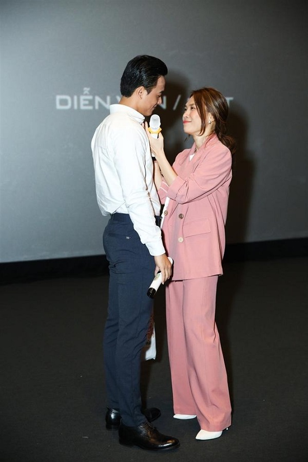 Vẫn là ánh mắt đắm đuối ấy