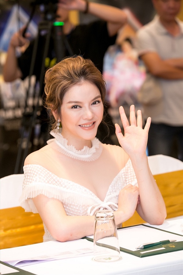 Lý Nhã Kỳ giận hờn khi Mỹ Tâm vì hội chị em lần lượt “chốt đơn” hẹn hò: Tối nay lại phải đếm hột xoàn cho đỡ buồn!