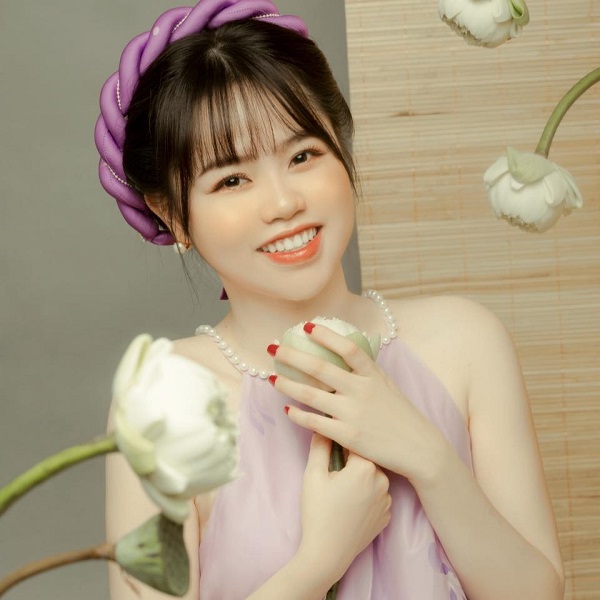 Chia tay Quang Hải, Huỳnh Anh bị nghi can thiệp 'dao kéo' để có vòng một ngộp thở - Ảnh 2 Chia tay Quang Hải, Huỳnh Anh bị nghi can thiệp 'dao kéo' để có vòng một ngộp thở - Ảnh 2