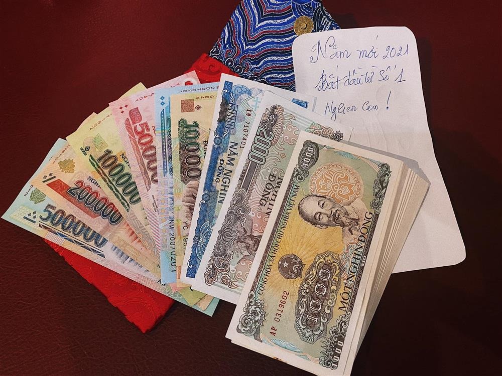 Trúc Nhân khoe lì xì từ mẹ đẻ, dân mạng trầm trồ số tiền có 1-0-2.