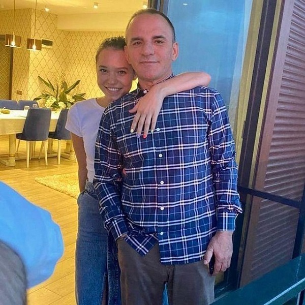 Cả hai hơn nhau 33 tuổi