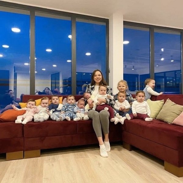 Lấy chồng đại gia U60 bà mẹ 23 tuổi có 11 con, đặt mục tiêu sinh được 100 đứa trẻ