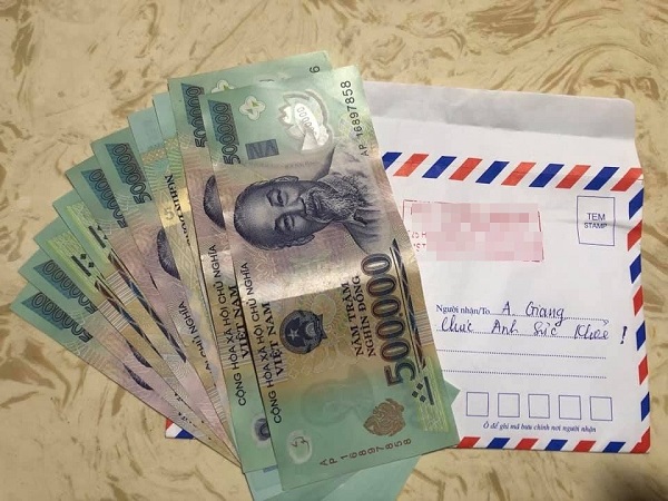 Giang Còi mua thuốc 1 triệu, không ngờ được tặng lại số tiền gấp 5. Nam nghệ sĩ bày tỏ sự cảm kích 'những người bạn tôi chưa một lần biết tên'.