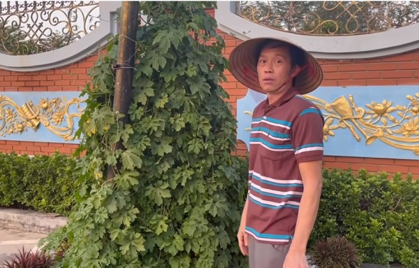 Hoài Linh 'đau khổ' khi bị bắt bẻ mặc đồ không tôn trọng khán giả