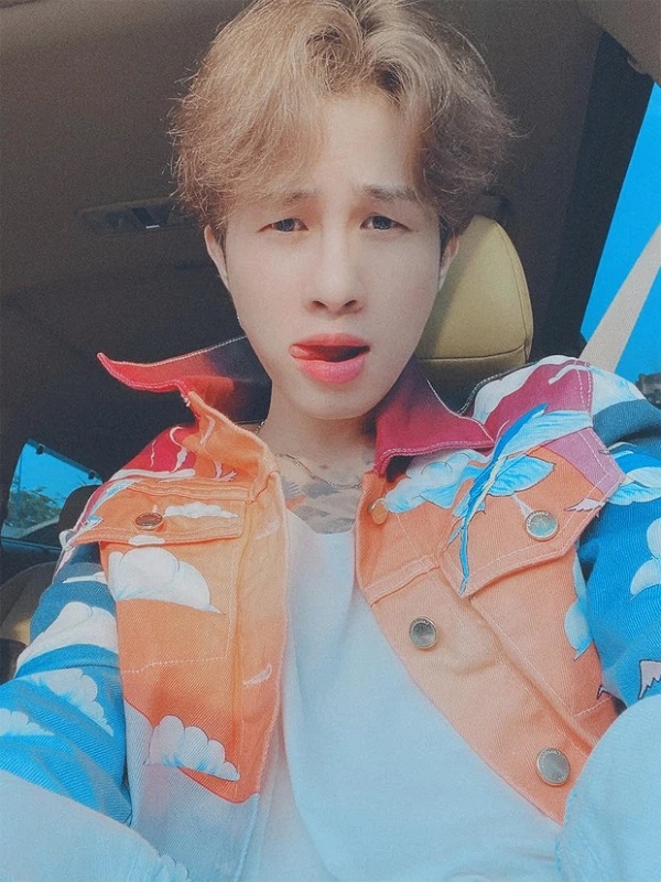 Jack đăng ảnh điển trai