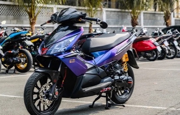 Honda Air Blade bất ngờ xuất hiện màu sơn độc lạ khiến giới chơi xe cũng phải trầm trồ.