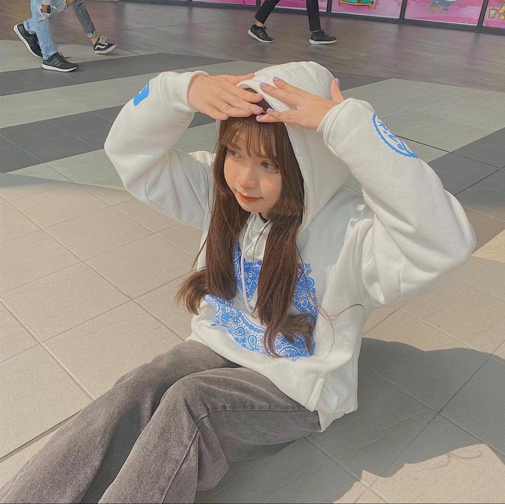 Hotgirl Tik Tok khiến bao chàng mê đắm bất ngờ thừa nhận là nam, còn vạch áo chứng minh - Ảnh 2