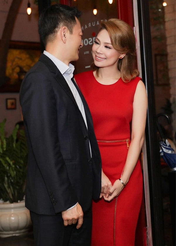 Thanh Thảo chúc mừng sinh nhật chồng trong khu cách ly. Đây là lần đầu tiên ông xã Thanh Thảo đón sinh nhật không có người thân bên cạnh. Được biết, chồng Việt kiều của Thanh Thảo vừa từ Mỹ về Việt Nam với vợ con nhưng cả gia đình chưa thể gặp nhau.