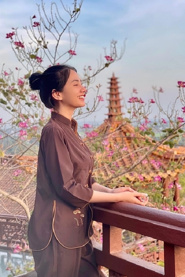 Cẩm Đan cũng rất thích đi chùa Cẩm Đan cũng rất thích đi chùa