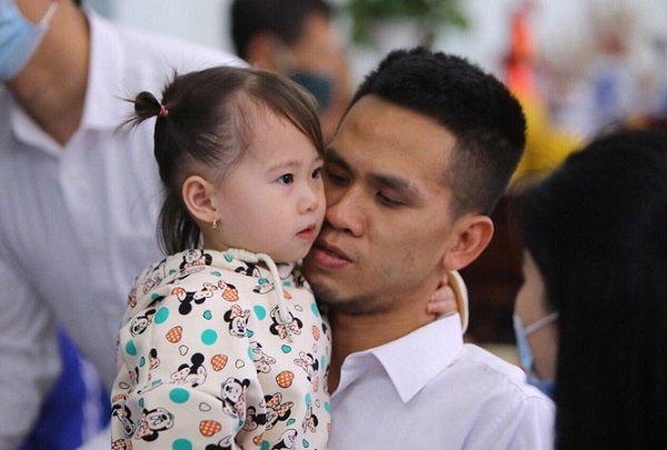 Anh Mạnh và con gái Anh Mạnh và con gái