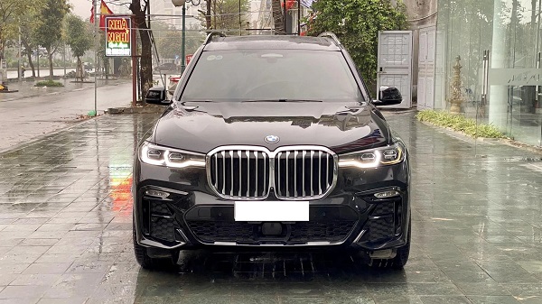 'Khủng long' BMW X7 hiếm hoi được bán lại có giá rẻ hơn Lexus LX 570 mới tới 2,2 tỷ đồng dù mới chạy 12.000km.