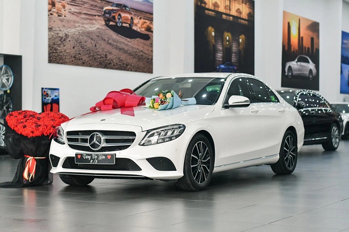 'Soái ca' Hà Nam lén lút xem Mercedes-Benz rồi ship về tận cửa tặng vợ - Ảnh 1 'Soái ca' Hà Nam lén lút xem Mercedes-Benz rồi ship về tận cửa tặng vợ - Ảnh 1