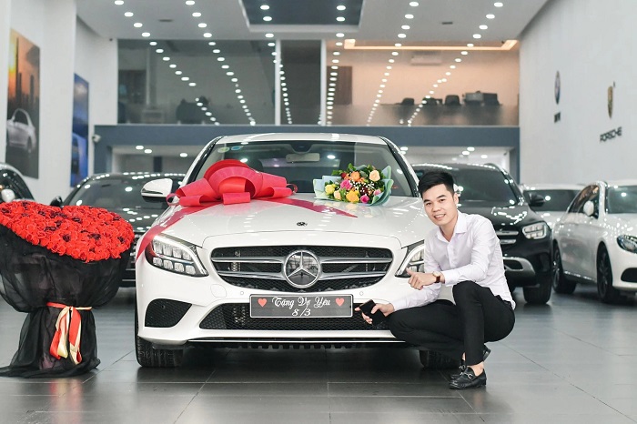 'Soái ca' Hà Nam lén lút xem Mercedes-Benz rồi ship về tận cửa tặng vợ 'Soái ca' Hà Nam lén lút xem Mercedes-Benz rồi ship về tận cửa tặng vợ