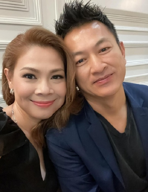 Thanh Thảo ra Hà Nội đón chồng hết cách ly.