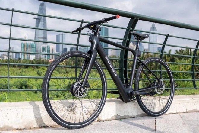 Xe đạp điện sản xuất tại Việt Nam với tham vọng... thay thế ô tô mới đây đã được Forbes réo tên. Theo đó, chiếc xe thuộc hãng Modmo có tên Saigon+ và Saigon S. Hãng xe này đã chọn TP.HCM là nơi đặt trụ sở và nhà máy sản xuất xe đạp điện của mình.