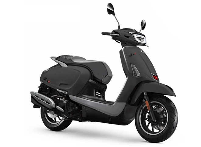 Mẫu xe tay ga Kymco Like 125 Sport 2021 được ra mắt với mức giá hơn 3.000 USD tại thị trường châu Âu. Tại Việt Nam, Kymco Like 125 có giá bán 46,9 triệu đồng. Đây là đối thủ cạnh tranh với Yamaha Grande (41,9-50 triệu đồng), Honda Lead (38,3-41,5 triệu đồng), Yamaha Latte (37,5-38 triệu đồng),... trong nhóm xe tay ga phổ thông cho phái nữ.