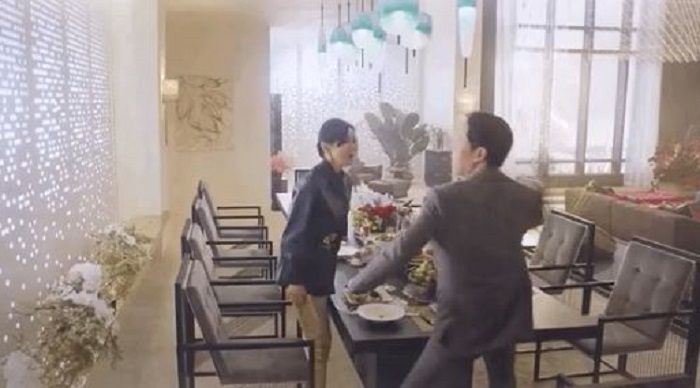 Seo Jin - Dan Tae cãi nhau nảy lửa về vấn đề gì đó Seo Jin - Dan Tae cãi nhau nảy lửa về vấn đề gì đó