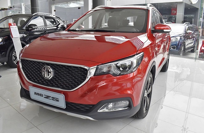 Dọn hàng tồn, MG ZS giảm giá sốc còn hơn 400 triệu đồng: Cạnh tranh Kia Seltos nhưng rẻ hơn Morning. Được biết, những chiếc MG ZS được giảm giá thuộc phiên bản cũ và có xuất xứ từ Trung Quốc.