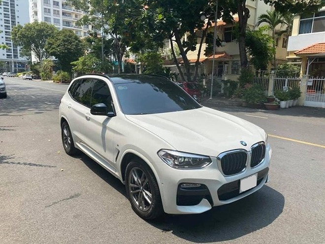 Đại gia Minh Nhựa bán BMW X3 chạy 'siêu lướt' với giá gần bằng xe mới. Theo đó, chiếc BMW X3 được chủ nhân âm thầm rao bán với giá 2,579 tỷ đồng, chỉ rẻ hơn 20 triệu đồng so với giá mua mới.