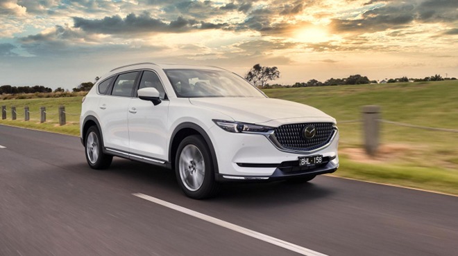Mazda CX8 có thêm bản 6 chỗ tại một số thị trường. Theo đó, chiếc CX-8 có hai biến thể mới đến khách hàng tại Úc và đi kèm hai tùy chọn động cơ xăng hoặc diesel. Xe có giá bán 69.920 AUD, tương đương 1,25 tỷ đồng.