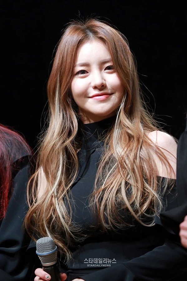 Cô gái được chú ý nhất nhóm (ảnh internet)