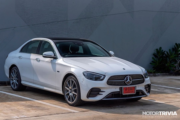 Mercedes-Benz E-Class 2021 vừa ra mắt tại Thái Lan. Được biết xe có 3 phiên bản, giá bán từ 104.000 USD.