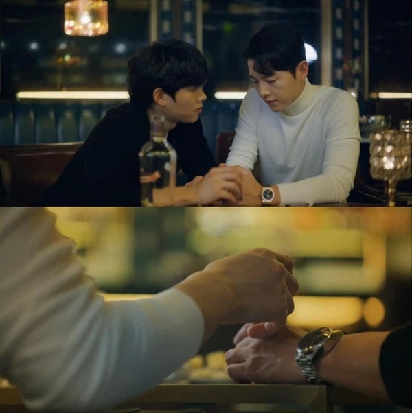 Những pha tình cảm ngọt 'sâu răng' của Song Joong Ki với sao nam Kim Sung Cheol, bạn diễn của Song Joong Ki trong siêu phẩm truyền hình Vincenzo khiến fan không khỏi ghen tỵ, tích cực đẩy thuyền cho họ. 