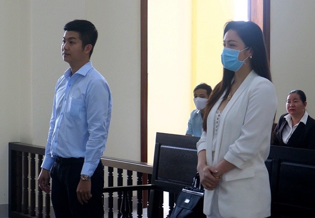 Nhật Kim Anh và chồng cũ không ít lần lôi nhau ra tòa để giành quyền nuôi con (ảnh internet)