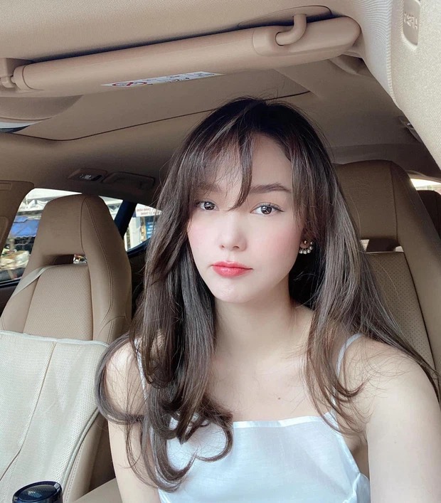 Minh Hằng lộ rõ sự áp thực từ ngày được báo Trung khen ngợi là 'nữ thần tóc đẹp' ( Ảnh FBNV) Minh Hằng lộ rõ sự áp thực từ ngày được báo Trung khen ngợi là 'nữ thần tóc đẹp' ( Ảnh FBNV)