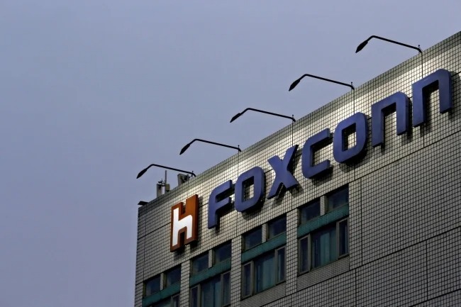 Tin xe hot nhất 20/3: Vinfast của tỷ phú Phạm Nhật Vượng bắt tay với 'ông trùm' Foxconn, Kia Morning 2021 lần đầu tiên giảm giá - Ảnh 1 Tin xe hot nhất 20/3: Vinfast của tỷ phú Phạm Nhật Vượng bắt tay với 'ông trùm' Foxconn, Kia Morning 2021 lần đầu tiên giảm giá - Ảnh 1