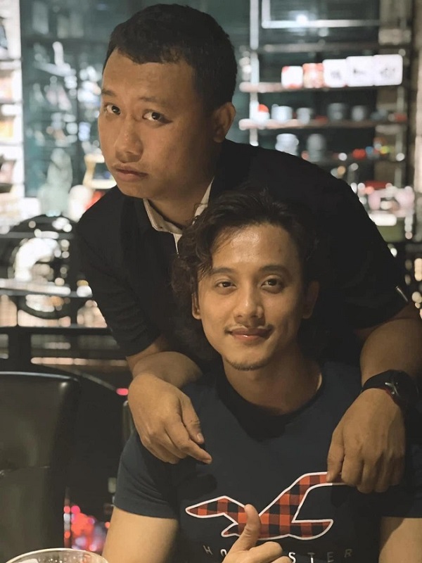 Mai Tài Phến chụp chung cùng người bạn (ảnh FBNV) Mai Tài Phến chụp chung cùng người bạn (ảnh FBNV)