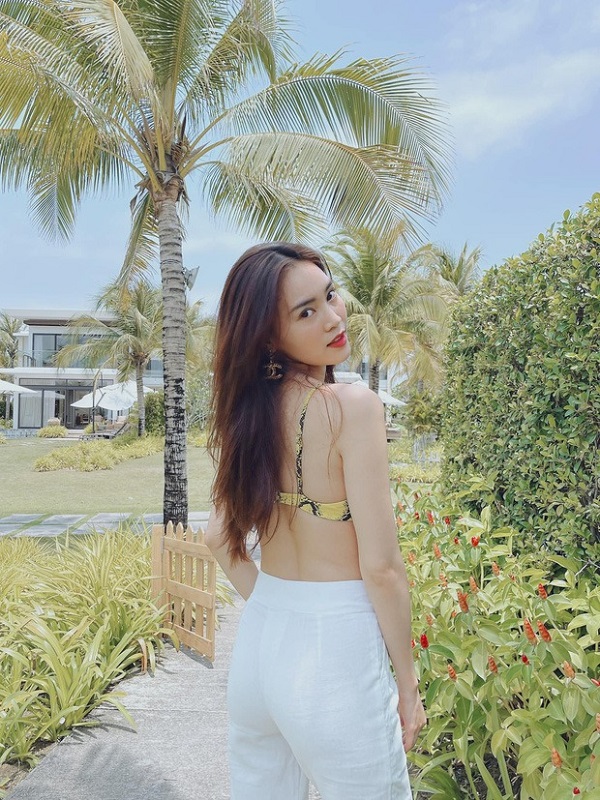 Ninh Dương Lan Ngọc nhập cuộc đường đua bikini, khoe body đẹp mướt mắt (ảnh FBNV) Ninh Dương Lan Ngọc nhập cuộc đường đua bikini, khoe body đẹp mướt mắt (ảnh FBNV)