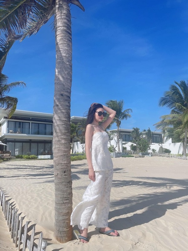 Có lẽ nữ diễn viên nên đi chân đất hoặc hiếm một đôi kép vừa chân hơn là những lời khuyên của cộng đồng mạng (ảnh FBNV) Có lẽ nữ diễn viên nên đi chân đất hoặc hiếm một đôi kép vừa chân hơn là những lời khuyên của cộng đồng mạng (ảnh FBNV)