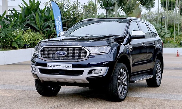 Ford Everest 2021 đang được đại lý giảm giá tới 80 triệu đồng. Đây là đợt xả hàng đời xe cũ liên tiếp, lần ưu đãi này áp dụng với 2 bản Titanium của Ford Everest thế hệ mới.