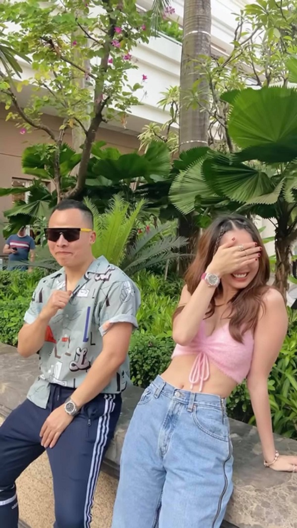Ngọc Trinh công khai cùng Vũ Khắc Tiệp thừa nhận chuyện thầm kín đến ngượng phải che mặt (ảnh chụp màn hình)