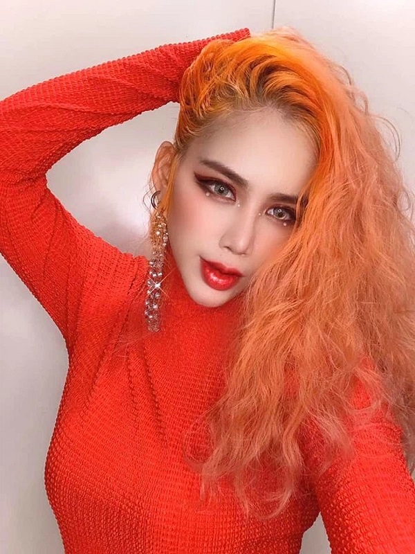 Yến Lê 'nổi loạn' hậu chia tay Lâm Bảo Châu (ảnh FBNV) Yến Lê 'nổi loạn' hậu chia tay Lâm Bảo Châu (ảnh FBNV)