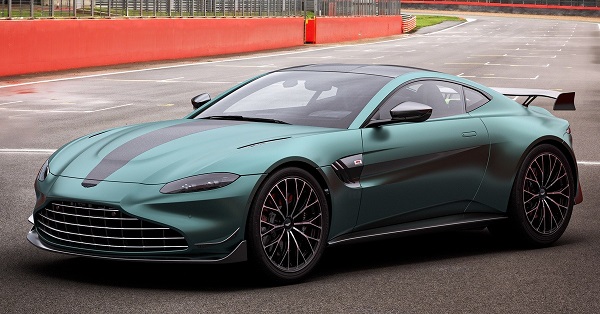 Aston Martin Vantage F1 Edition ra mắt, nâng cấp về hiệu năng. Được biết đây là phiên bản kỷ niệm sự trở lại của hãng xe Anh quốc trong lĩnh vực đua xe thể thao. Xe có giá 196.834 USD.