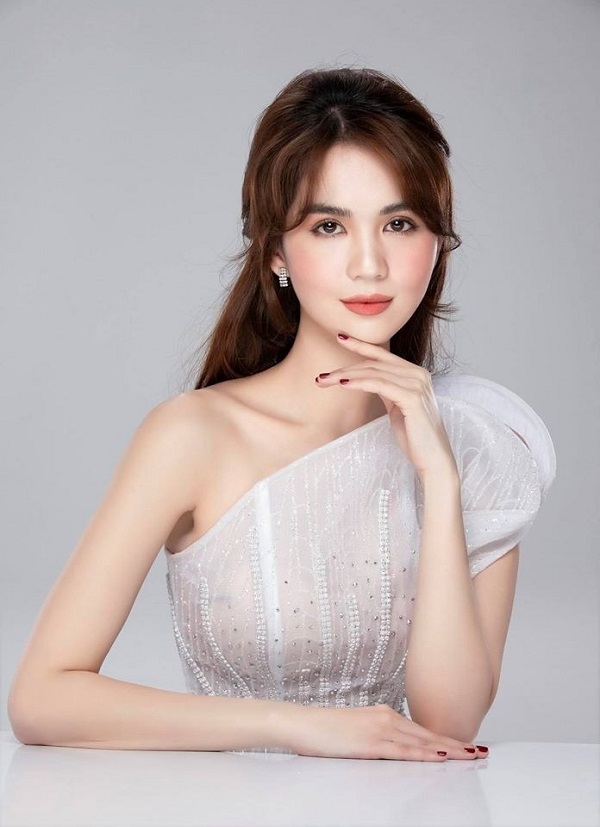 Ngọc Trinh bị quay lén lúc ngủ, nhan sắc có còn đẹp như ảnh tự đăng - Ảnh 3 Ngọc Trinh bị quay lén lúc ngủ, nhan sắc có còn đẹp như ảnh tự đăng - Ảnh 3