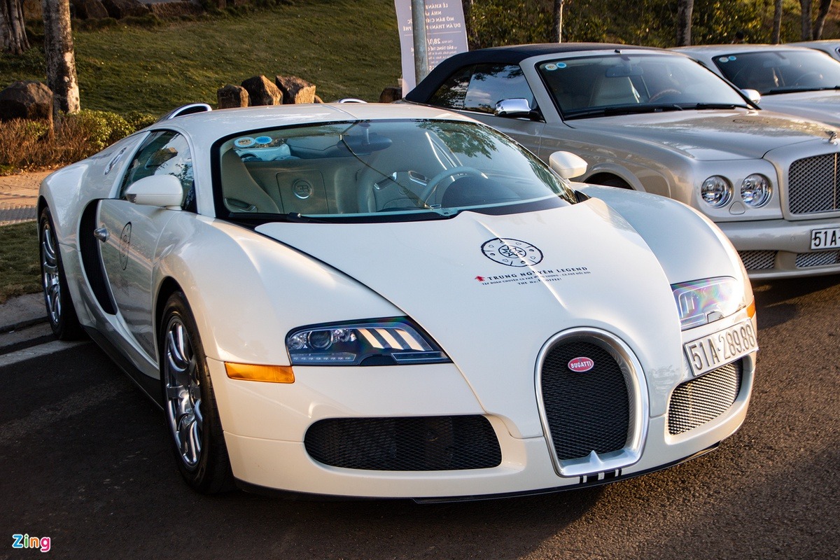 Bugatti Veyron của ông Đặng Lê Nguyên Vũ tái xuất sau 2 năm vắng bóng.
