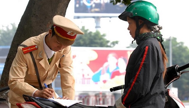 Từ tháng 4/2021 lỗi không có giấy phép lái xe máy, ô tô bị phạt bao nhiêu tiền? - Ảnh 1 Từ tháng 4/2021 lỗi không có giấy phép lái xe máy, ô tô bị phạt bao nhiêu tiền? - Ảnh 1