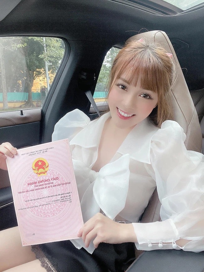 Âu Hà My 'vỗ mặt' Trọng Hưng cực khét, khoe gia tài bạc tỷ sau 8 tháng ly hôn - Ảnh 1 Âu Hà My 'vỗ mặt' Trọng Hưng cực khét, khoe gia tài bạc tỷ sau 8 tháng ly hôn - Ảnh 1