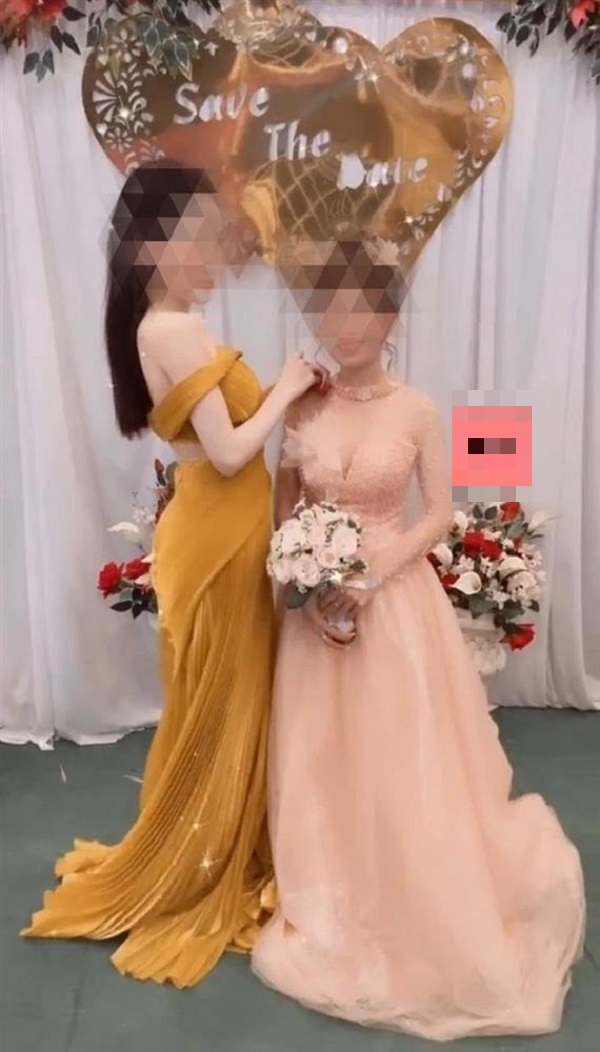 Đi đám cưới diện đồ lấn lướt cả cô dâu, gái xinh nhận cả rổ 'gạch đá' (ảnh Facebook) Đi đám cưới diện đồ lấn lướt cả cô dâu, gái xinh nhận cả rổ 'gạch đá' (ảnh Facebook)