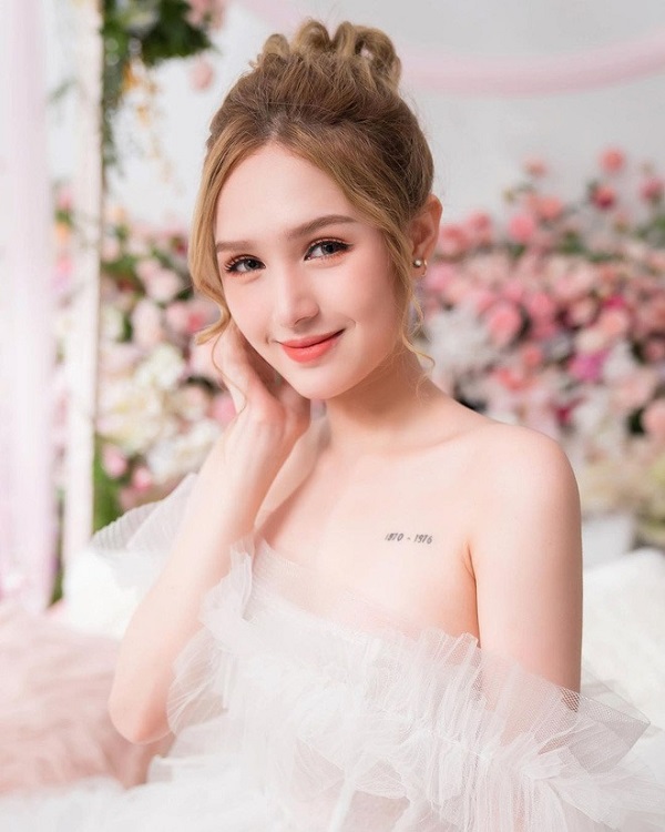 Vợ 'streamer giàu nhất Việt Nam' bị chê trách hỗn hào với Hồng Vân và Quốc Thuận Vợ 'streamer giàu nhất Việt Nam' bị chê trách hỗn hào với Hồng Vân và Quốc Thuận