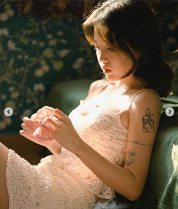 Linh Ngọc Đàm hóa 'gái hư' trong loạt ảnh mới, nhan sắc xứng đáng điểm tuyệt đối - Ảnh 5 Linh Ngọc Đàm hóa 'gái hư' trong loạt ảnh mới, nhan sắc xứng đáng điểm tuyệt đối - Ảnh 5