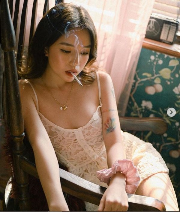 Linh Ngọc Đàm hóa 'gái hư' trong loạt ảnh mới, nhan sắc xứng đáng điểm tuyệt đối - Ảnh 3 Linh Ngọc Đàm hóa 'gái hư' trong loạt ảnh mới, nhan sắc xứng đáng điểm tuyệt đối - Ảnh 3