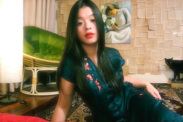 Hồng Khanh đời thường được nhận xét rất xinh đẹp (ảnh FBNV) Hồng Khanh đời thường được nhận xét rất xinh đẹp (ảnh FBNV)