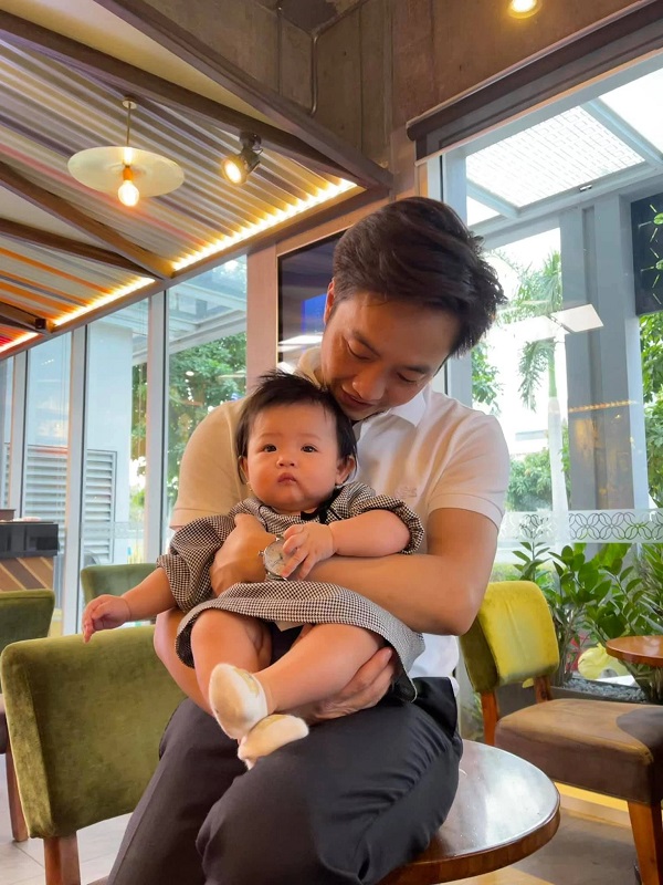 Sướng như ái nữ nhà Cường đô la, mới biết bò đã được bố tậu cho hẳn siêu xe xịn - Ảnh 2 Sướng như ái nữ nhà Cường đô la, mới biết bò đã được bố tậu cho hẳn siêu xe xịn - Ảnh 2